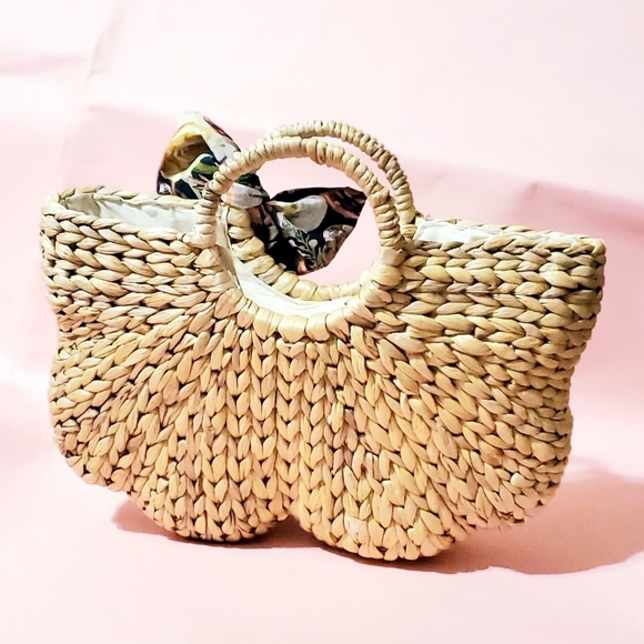 Shell Shaped Straw Handbag - Picture 2 of 7